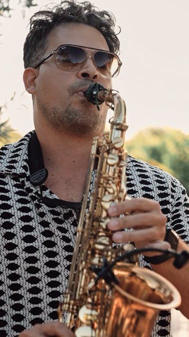 Rodrigo Belga studio portrait holding his saxophone