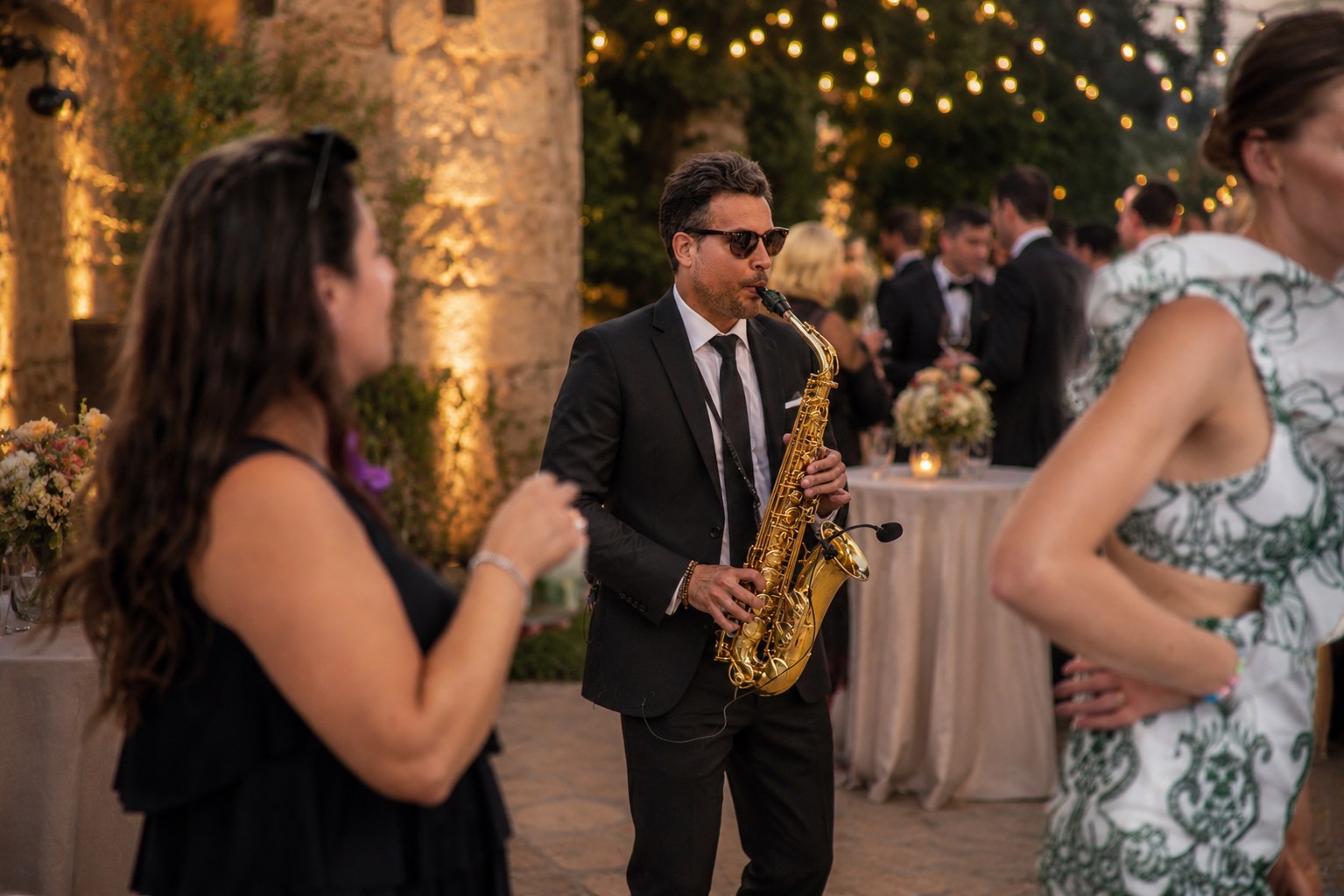 Rodrigo Belga · outdoor wedding night, string lights, guests dancing